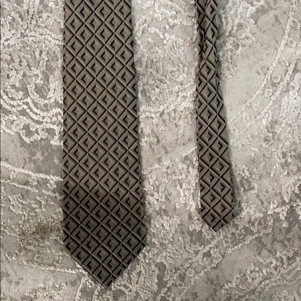 IV front tie